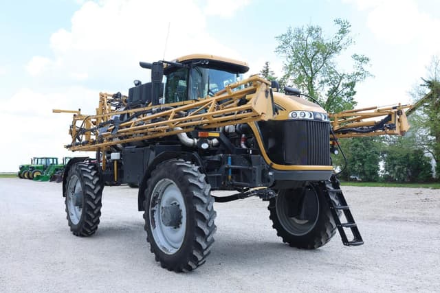 Image of RoGator RG1100 equipment image 4