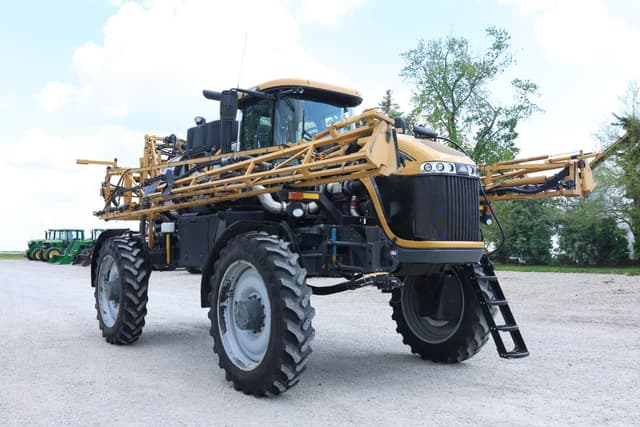 Image of RoGator RG1100 equipment image 4