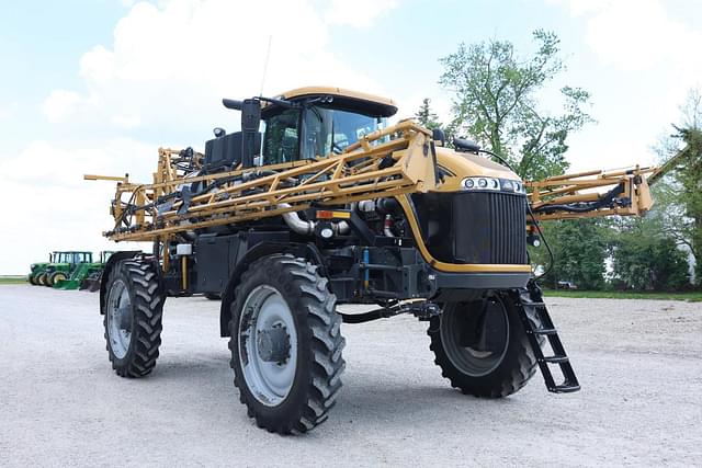 Image of RoGator RG1100 equipment image 4