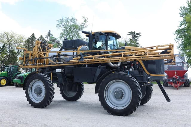 Image of RoGator RG1100 equipment image 3