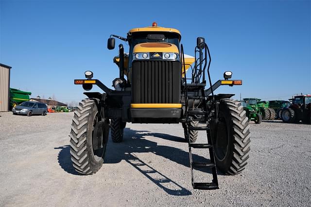 Image of RoGator RG1100 equipment image 4