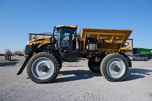 Image of RoGator RG1100 equipment image 2