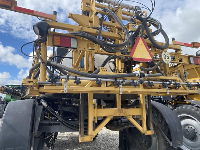 Image of RoGator RG1100 equipment image 2