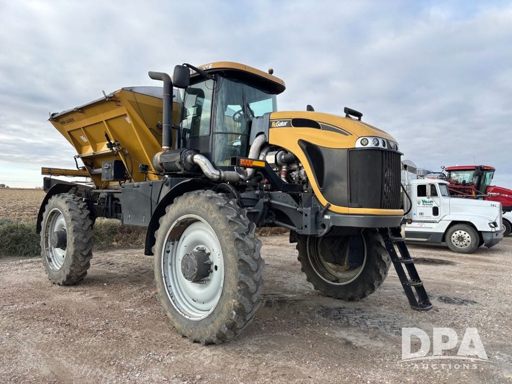 2014 RoGator RG1100 Equipment Image0