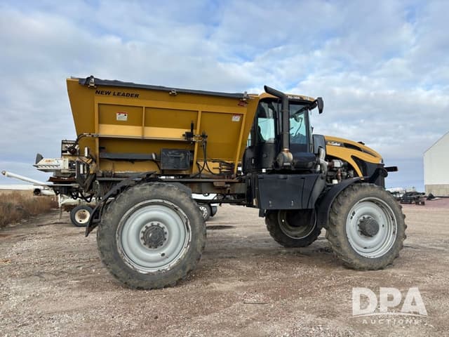 Image of RoGator RG1100 equipment image 3