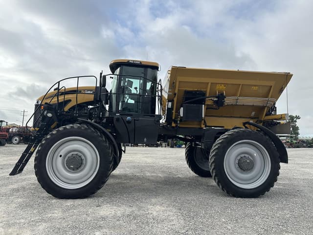 Image of RoGator RG1300 equipment image 2