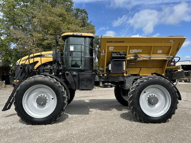 Image of RoGator RG1300 equipment image 2