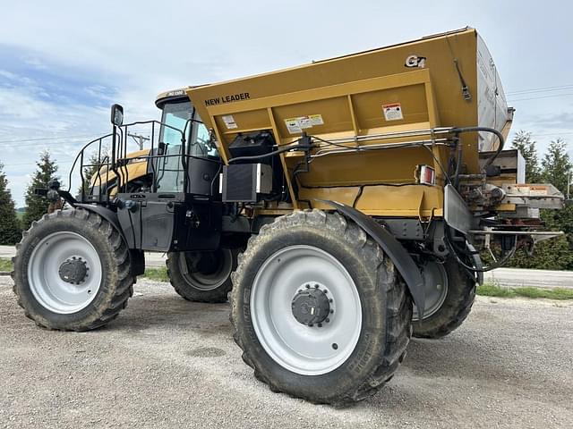 Image of RoGator RG1300 equipment image 2