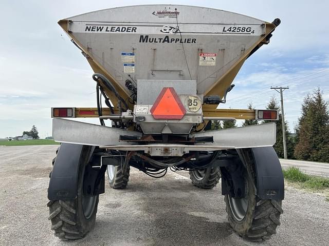 Image of RoGator RG1300 equipment image 3