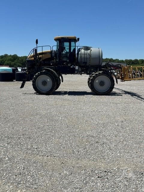 Image of RoGator RG700 equipment image 3