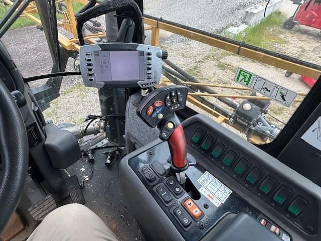 Image of RoGator RG700 equipment image 2