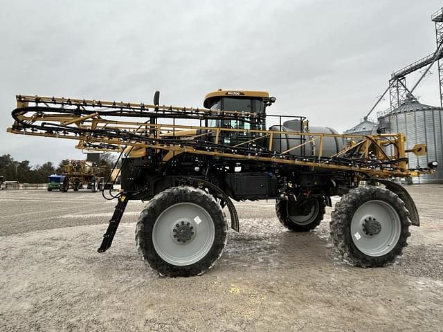 Image of RoGator RG700 equipment image 2