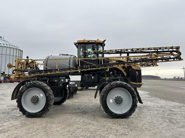 Image of RoGator RG700 equipment image 3