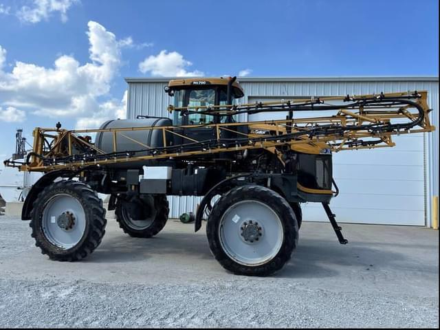 Image of RoGator RG700 equipment image 1