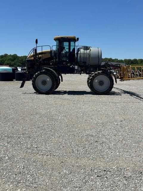 Image of RoGator RG700 equipment image 3