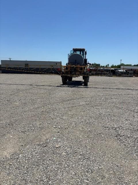 Image of RoGator RG700 equipment image 2