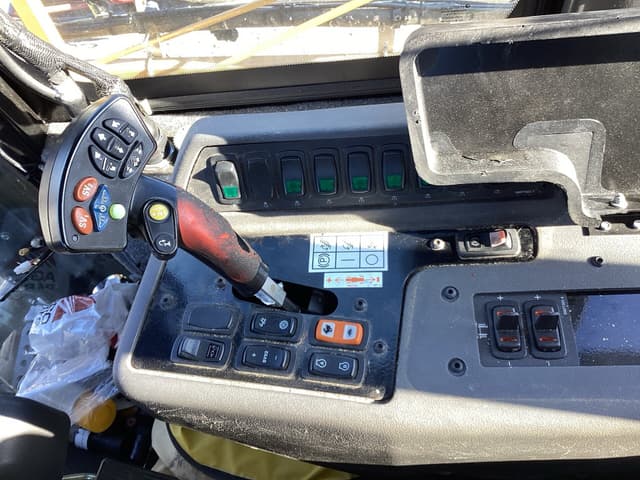 Image of RoGator RG700 equipment image 3