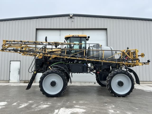 Image of RoGator RG700 equipment image 2