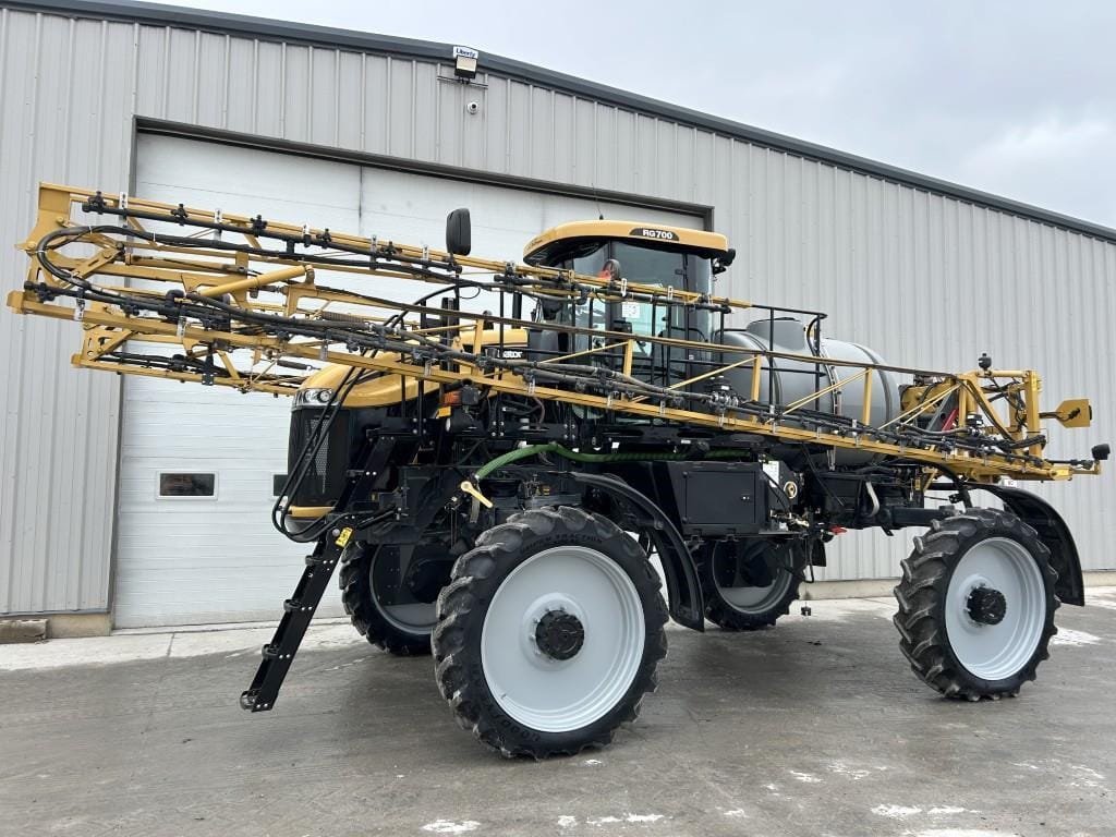 2014 RoGator RG700 Equipment Image0