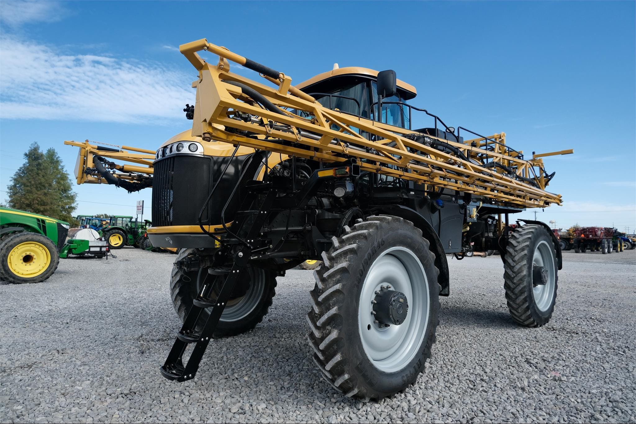 2014 RoGator RG900 Equipment Image0