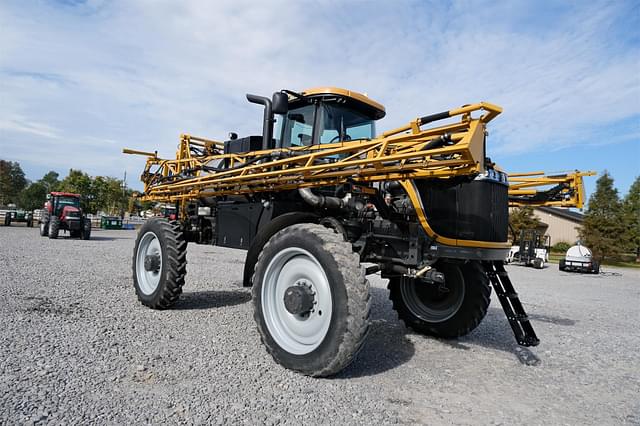 Image of RoGator RG900 equipment image 1