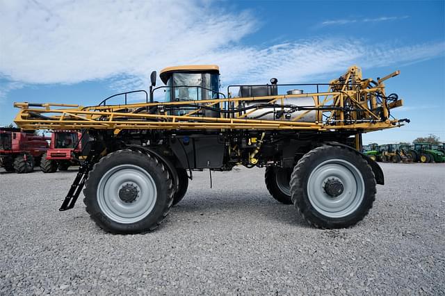 Image of RoGator RG900 equipment image 2