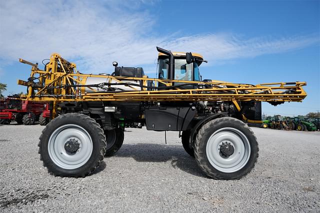 Image of RoGator RG900 equipment image 3