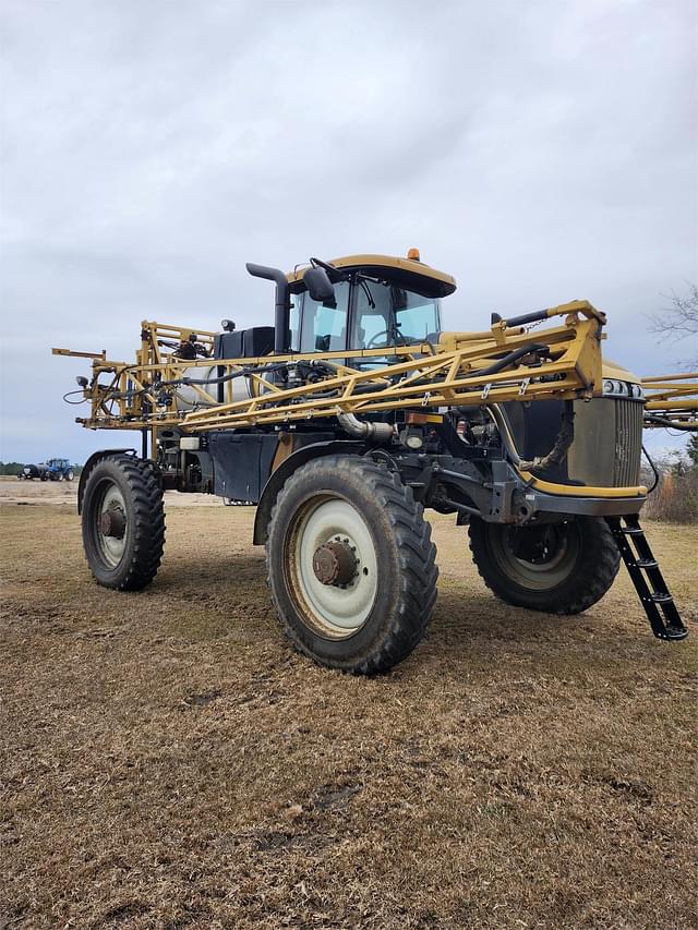 Image of RoGator RG900 equipment image 3