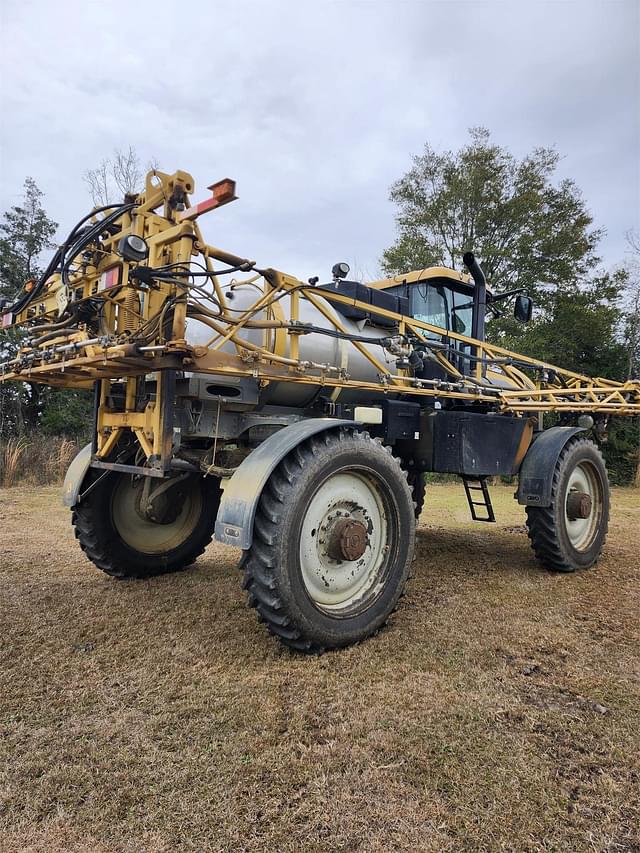 Image of RoGator RG900 equipment image 2