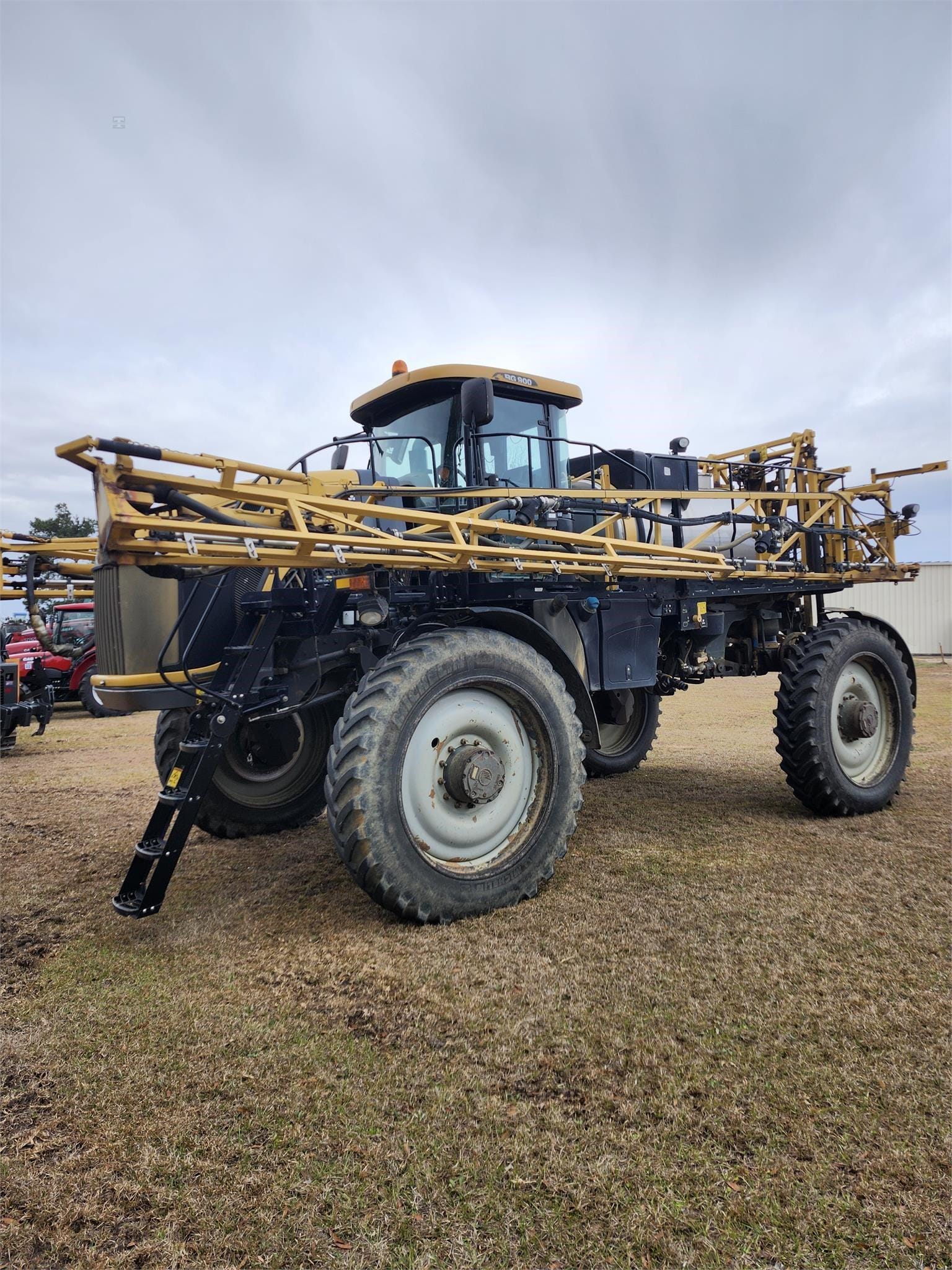 2014 RoGator RG900 Equipment Image0