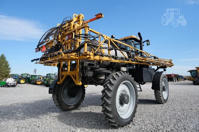 Image of RoGator RG900 equipment image 4