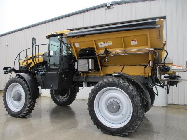 Image of RoGator RG900 equipment image 4