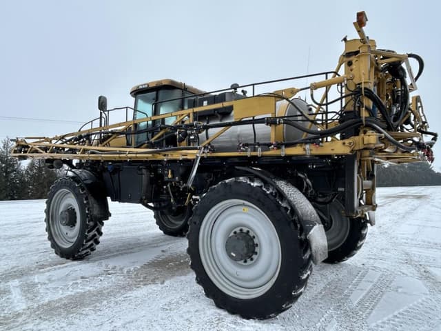 Image of RoGator RG900 equipment image 3
