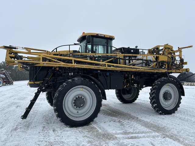 Image of RoGator RG900 equipment image 1