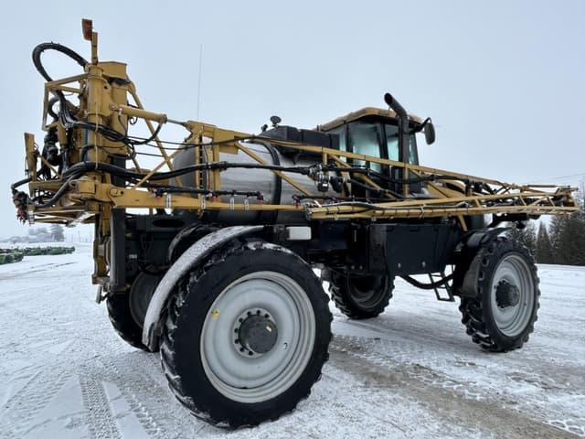 Image of RoGator RG900 equipment image 4