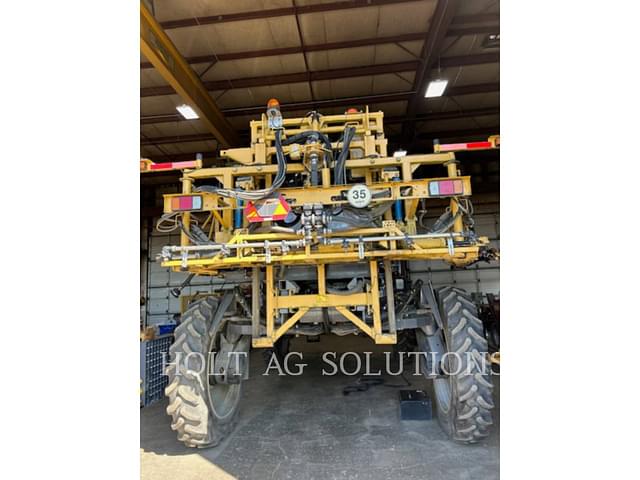 Image of RoGator RG900 equipment image 1