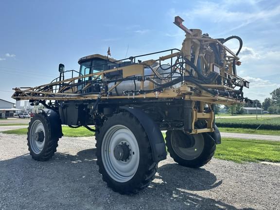 Image of RoGator RG900 equipment image 2
