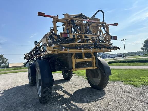 Image of RoGator RG900 equipment image 3