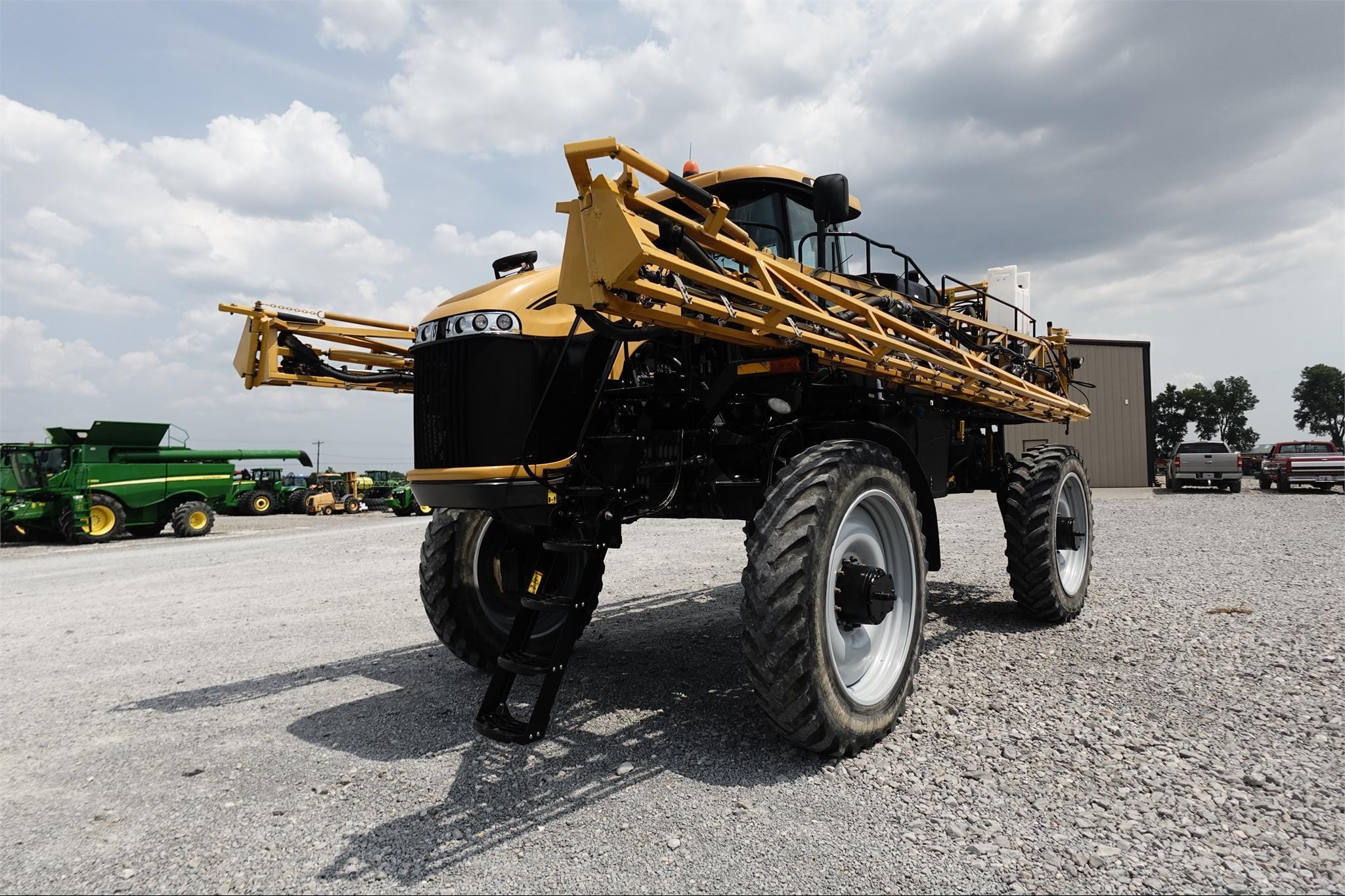 2014 RoGator RG900 Equipment Image0