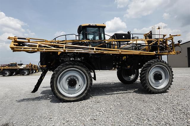 Image of RoGator RG900 equipment image 1