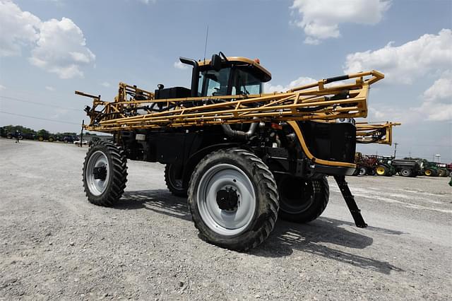 Image of RoGator RG900 equipment image 2