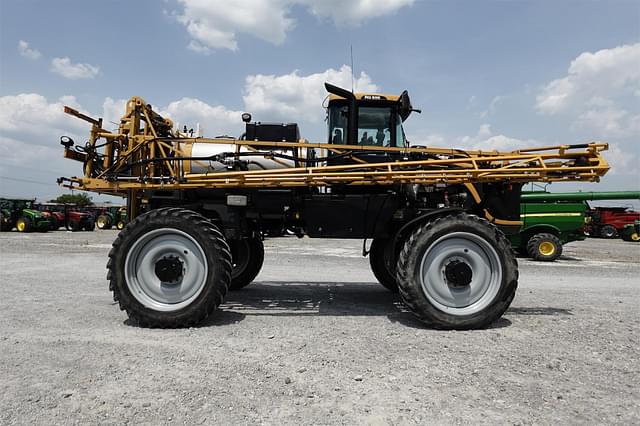 Image of RoGator RG900 equipment image 3