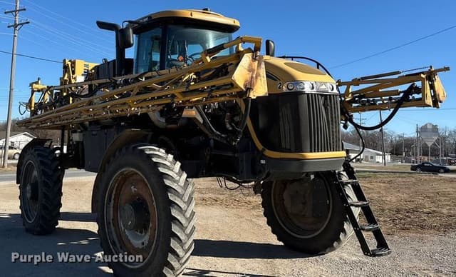 Image of RoGator RG900 equipment image 2