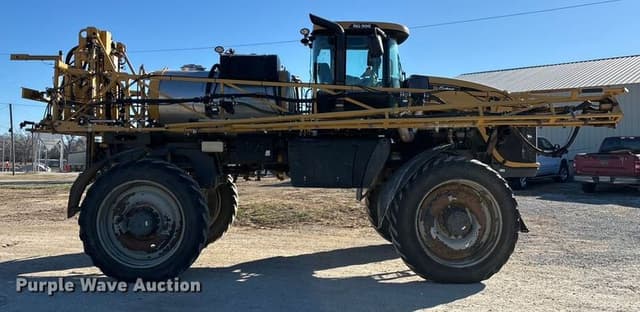 Image of RoGator RG900 equipment image 3