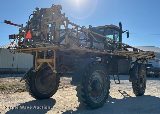 Image of RoGator RG900 equipment image 4