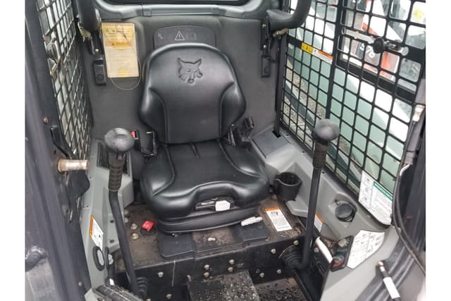 Image of Bobcat S570 equipment image 4