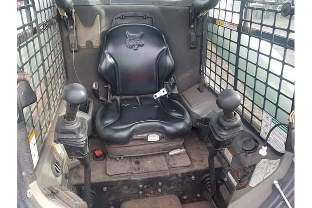 Image of Bobcat S750 equipment image 4
