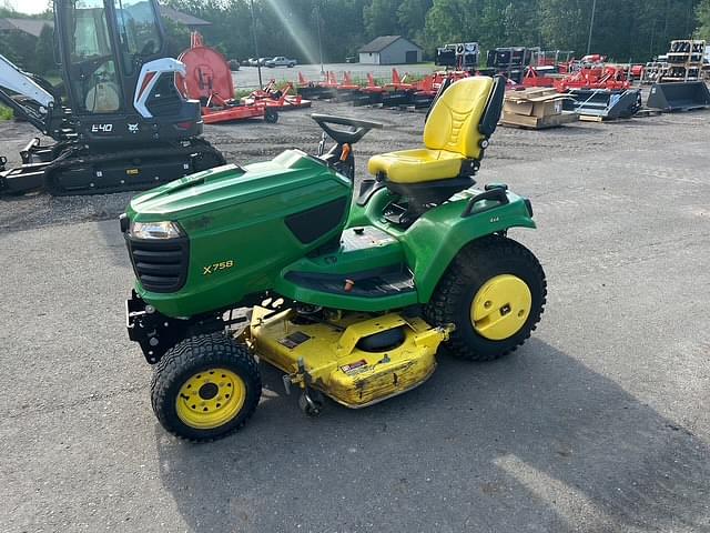 Image of John Deere X758 equipment image 4