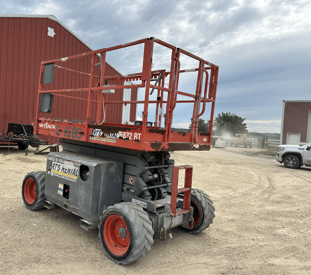 Image of Sky Jack SJ6832RT equipment image 3