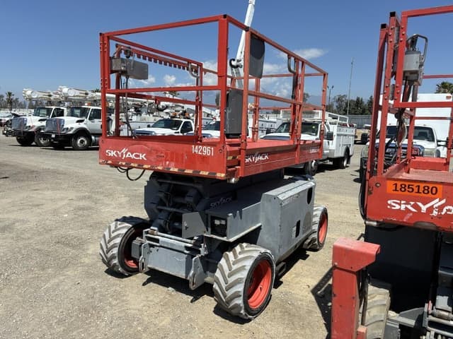 Image of Sky Jack SJ6832RT equipment image 2